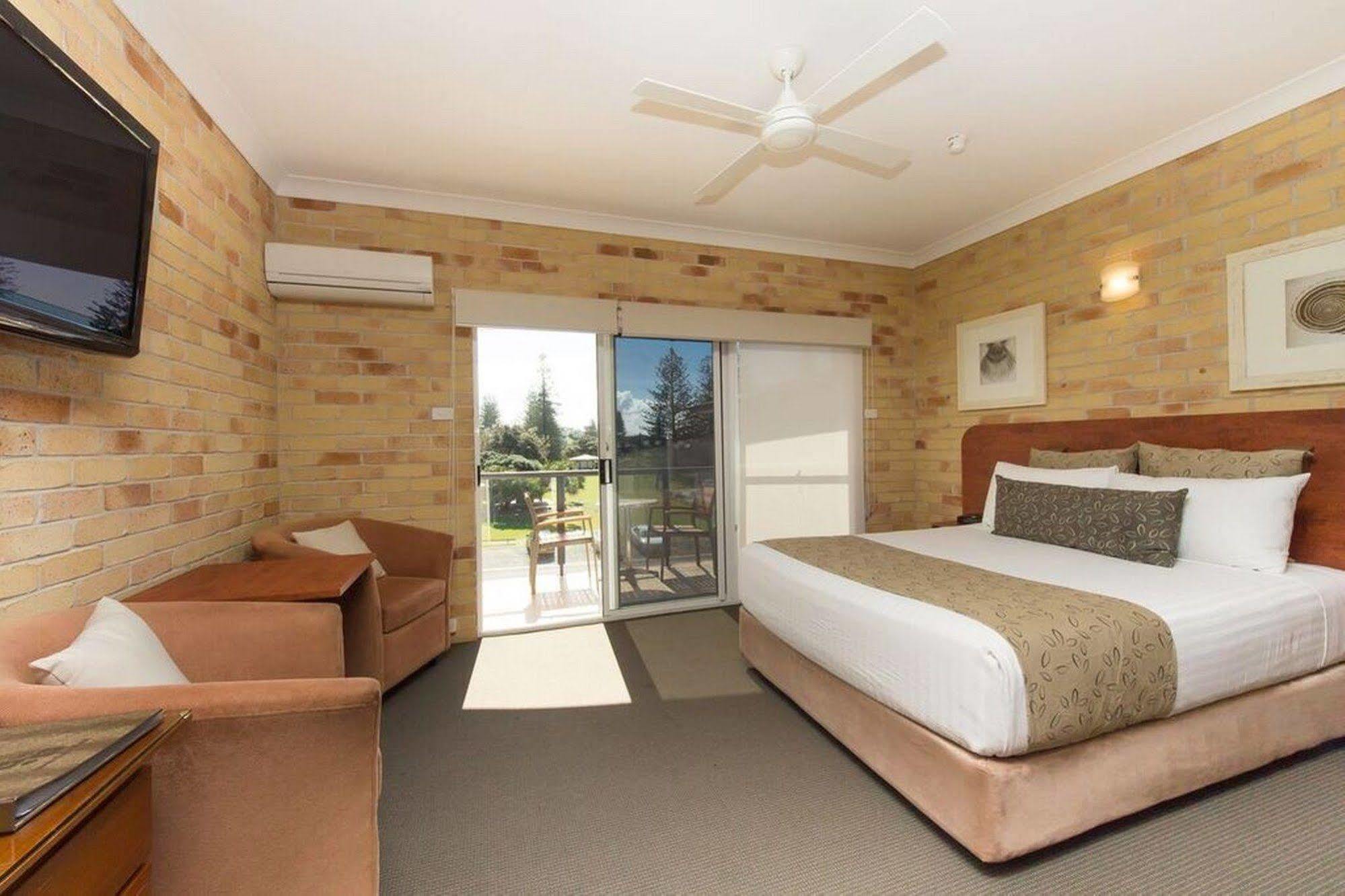Yamba Beach Motel Экстерьер фото