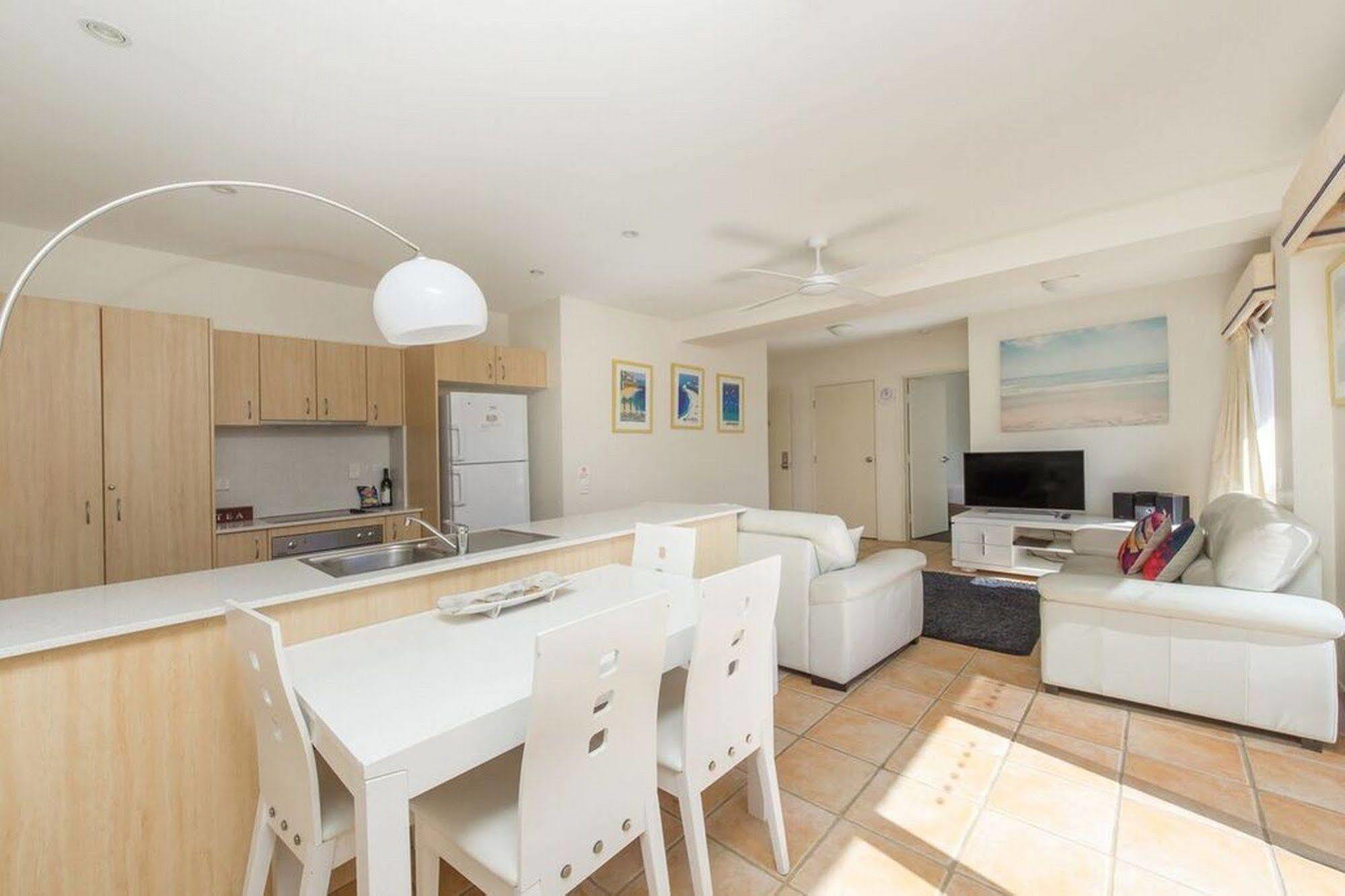 Yamba Beach Motel Экстерьер фото
