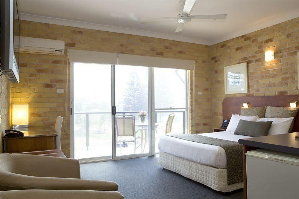 Yamba Beach Motel Экстерьер фото